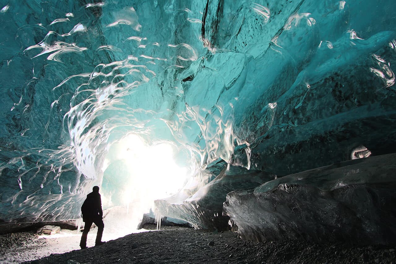 Cavernas de gelo no Parque Nacional Vatnajökull na Islândia