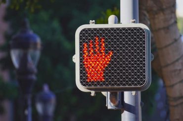 Semáforo fechado para pedestres